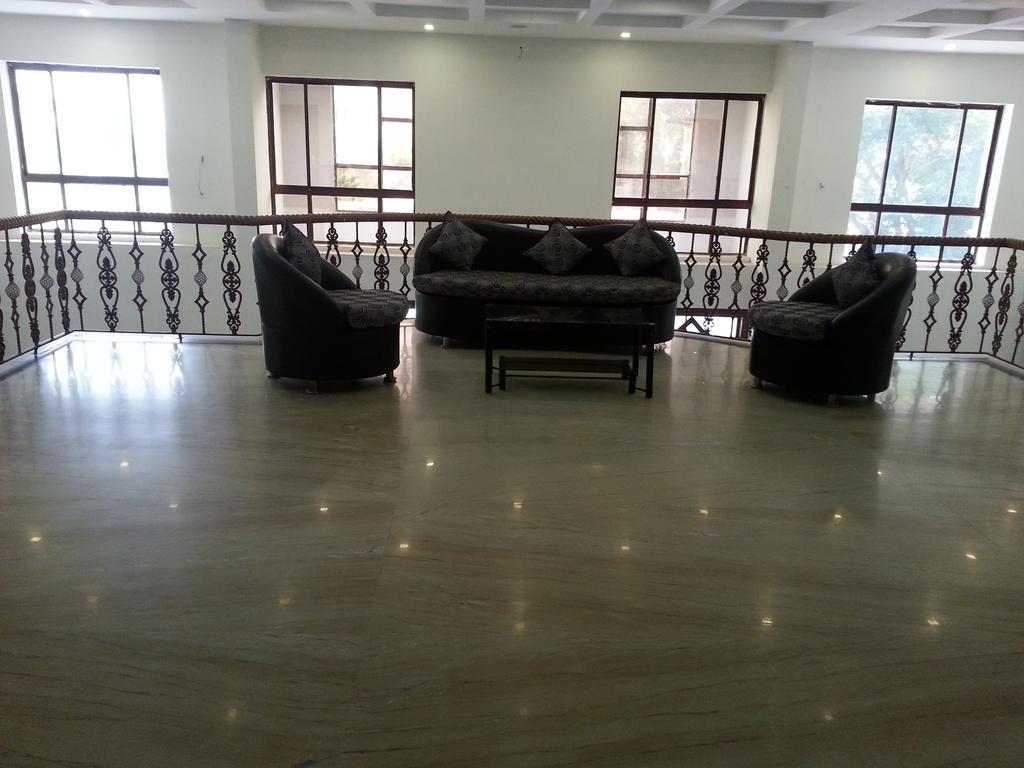 Paramount Inn Sriperumbudur Luaran gambar