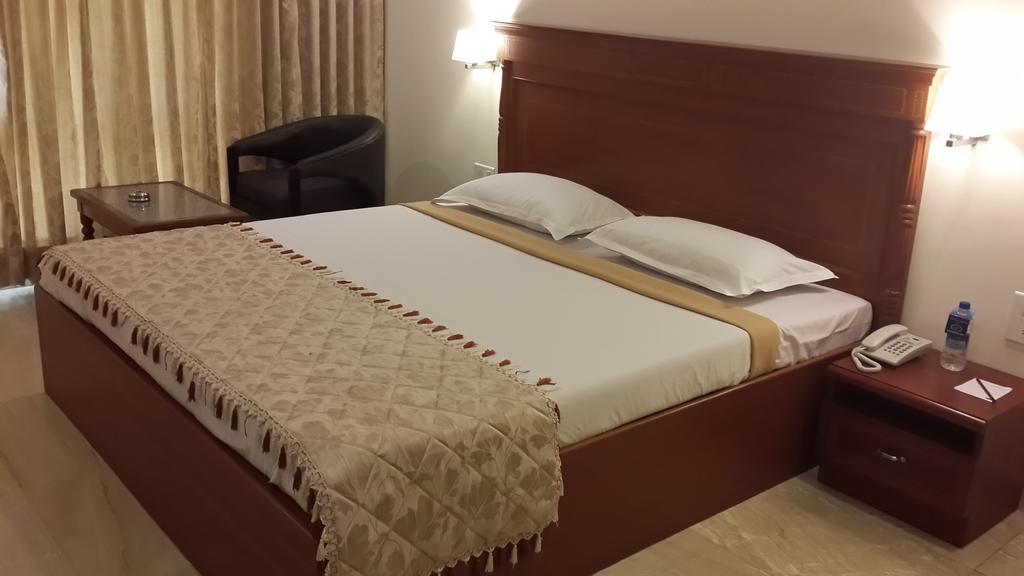 Paramount Inn Sriperumbudur Luaran gambar